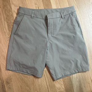 Lululemon Commission Classic-Fit men’s shorts size 31